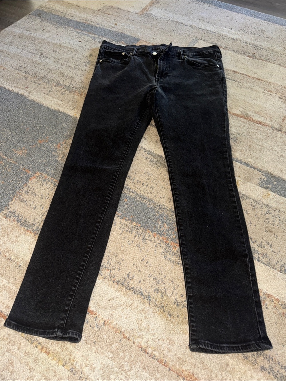 Men Black Straight-Leg Jeans